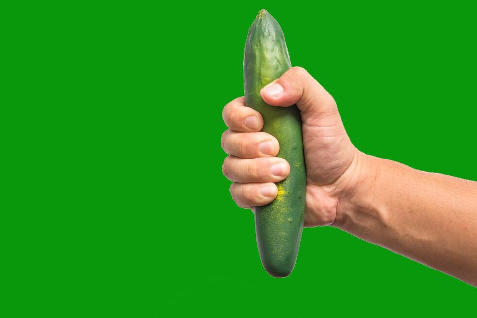 a kézben lévő uborka a pénisz megvastagodását jelképezi
